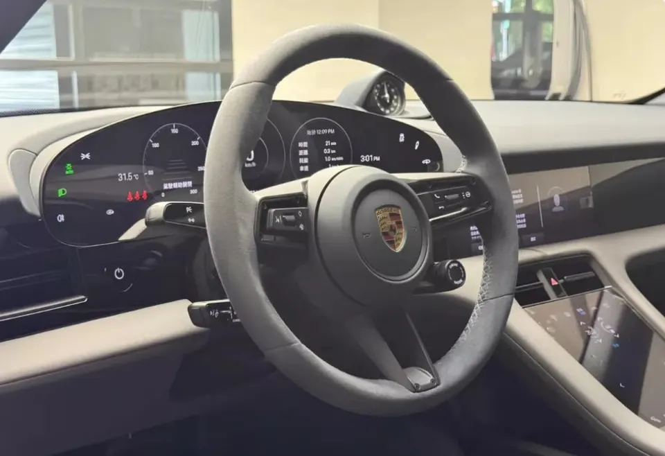 Porsche Taycan 4 Cross Turismo