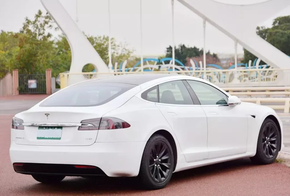 Tesla Model S 75D 照片 1