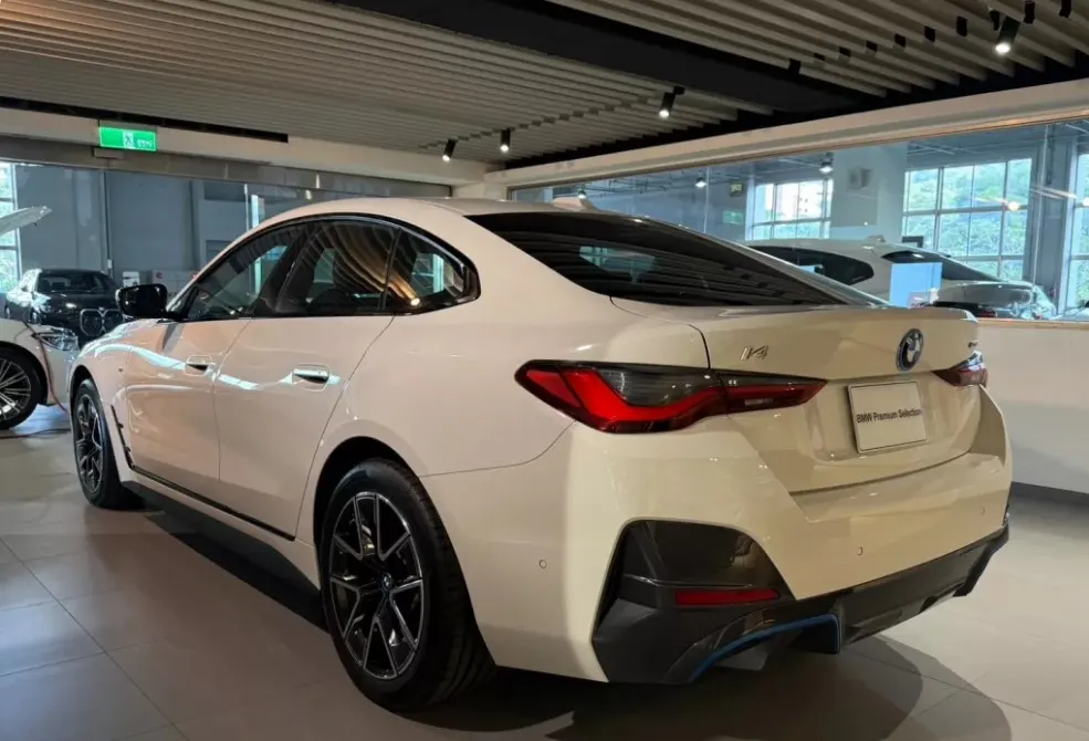 BMW i4 eDrive40 照片 1