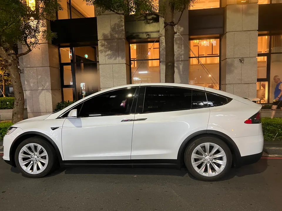 Tesla Model X LR
