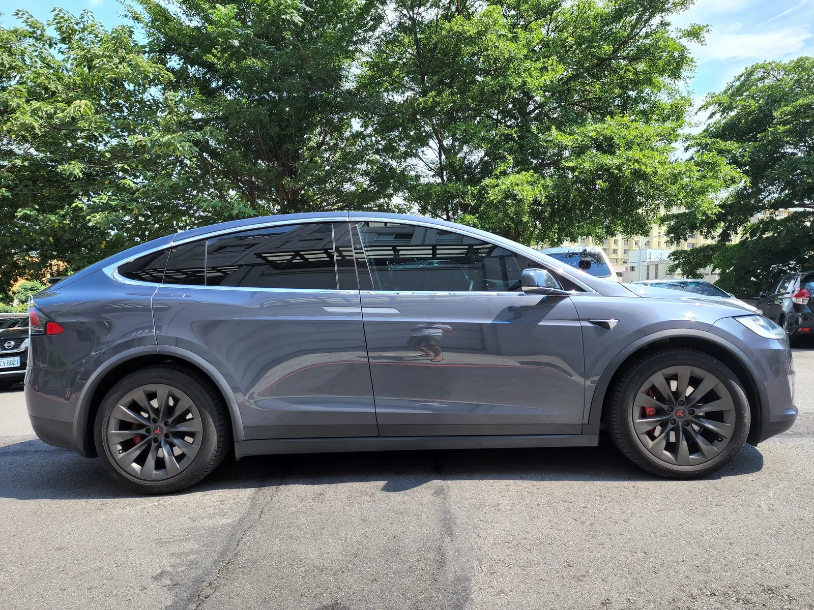 Tesla Model X 75D 照片 1
