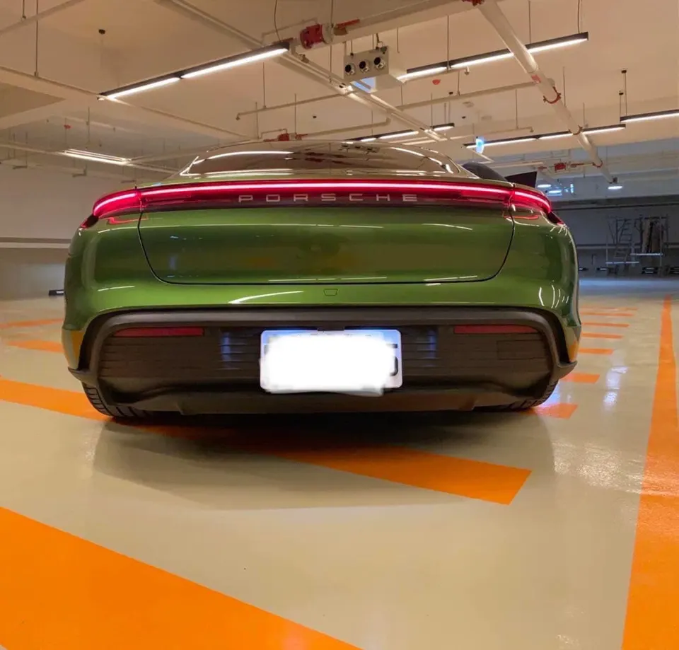 PORSCHE TAYCAN