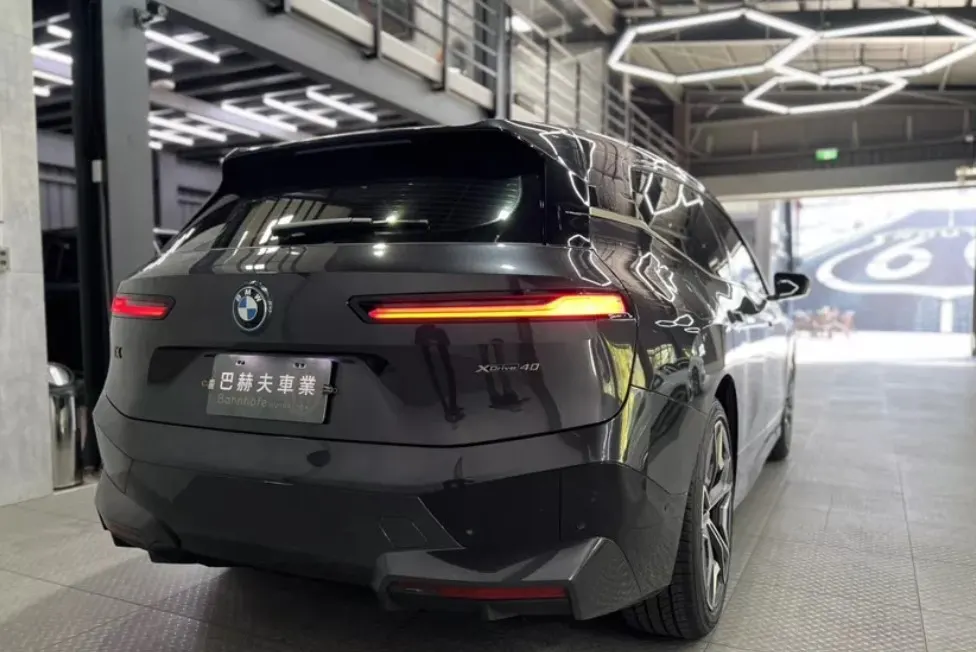 BMW iX xDrive40 照片 1