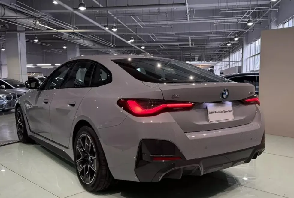 BMW i4 eDrive40 照片 1