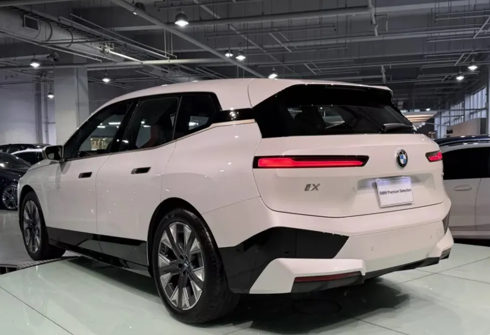 BMW iX xDrive40 照片 1