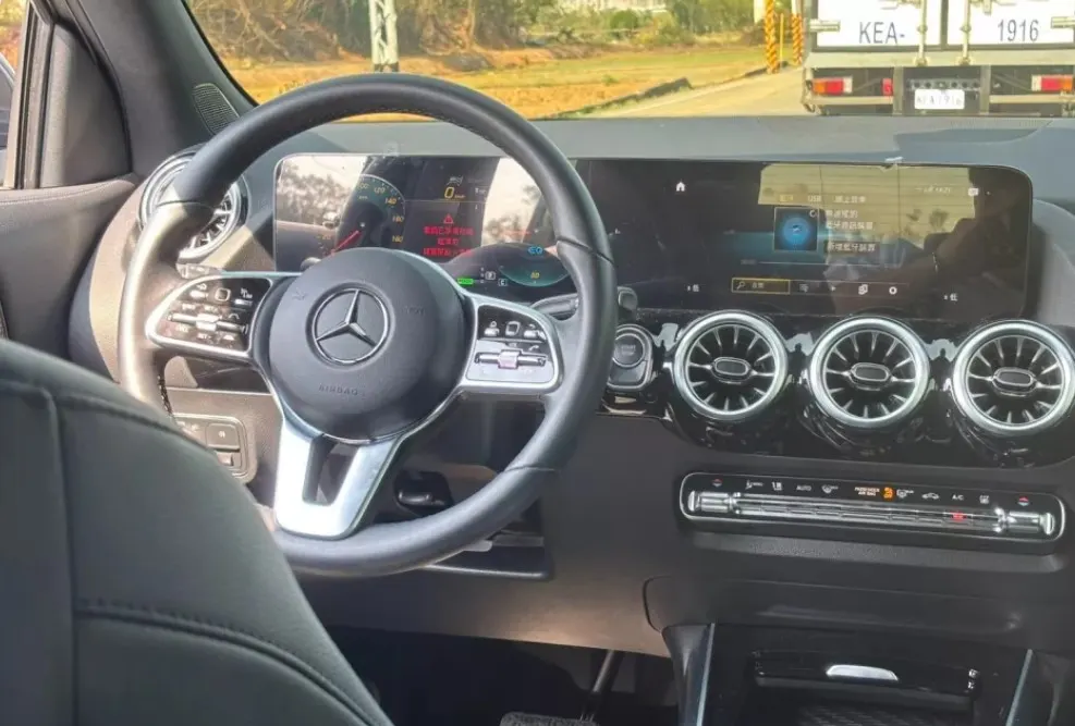 M-Benz EQA 250 照片 1