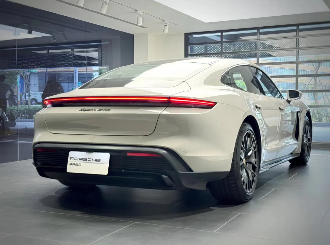 Porsche Taycan GTS 照片 1