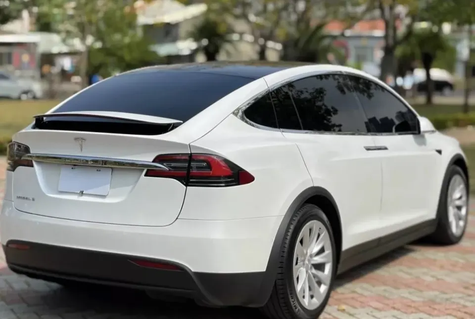Tesla Model X Performance