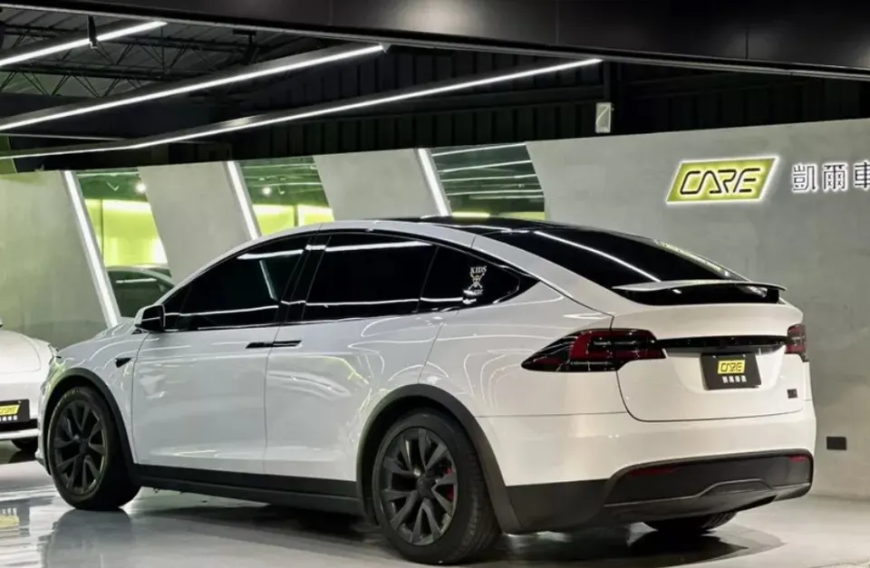 Tesla Model X Plaid