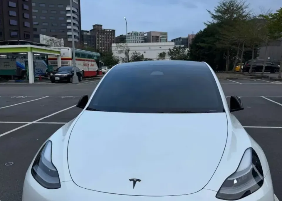 Tesla Model Y RWD