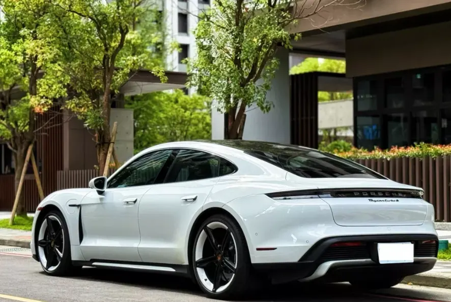 Porsche Taycan Turbo