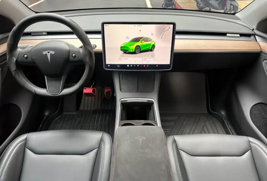 Tesla Model Y Long Range 照片 1