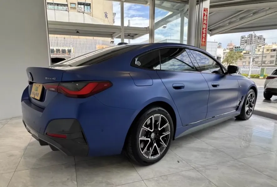 BMW i4 eDrive40 照片 1