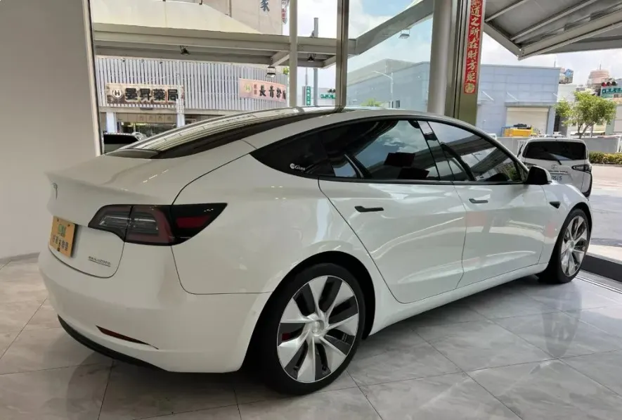 Tesla Model 3 Performance 照片 1
