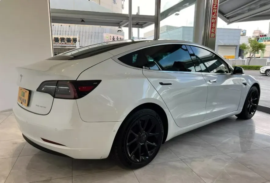 Tesla Model 3 Long Range