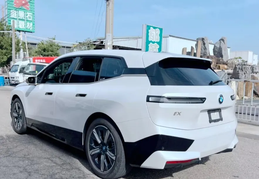 BMW iX xDrive40 照片 1
