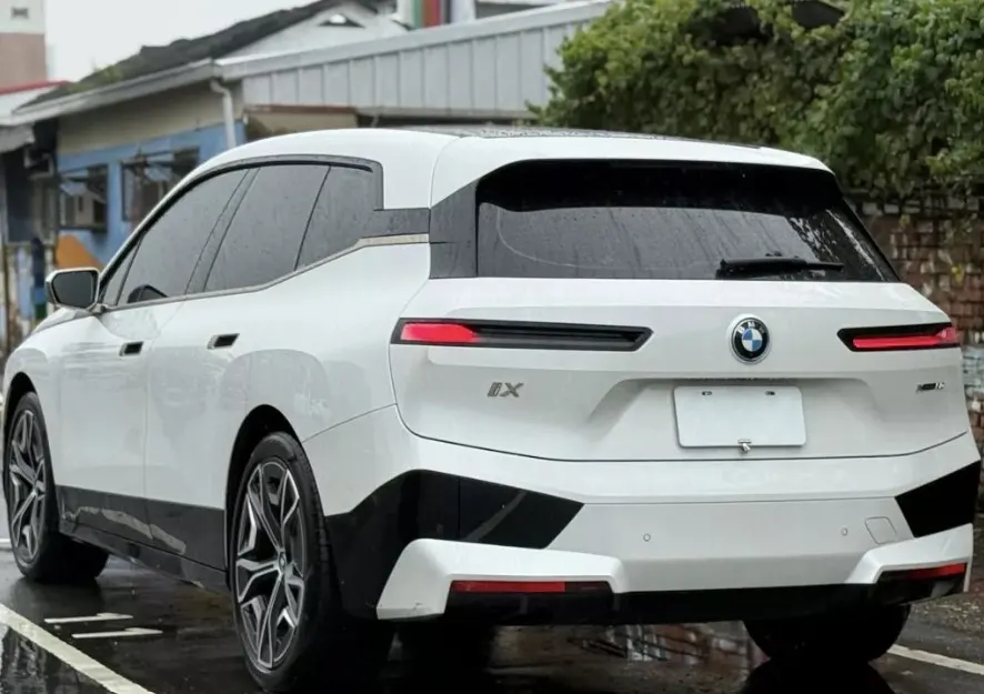 BMW iX xDrive50 照片 1