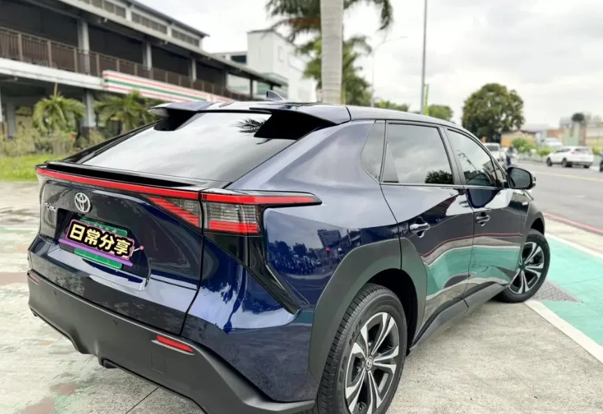 Toyota bZ4X 照片 1