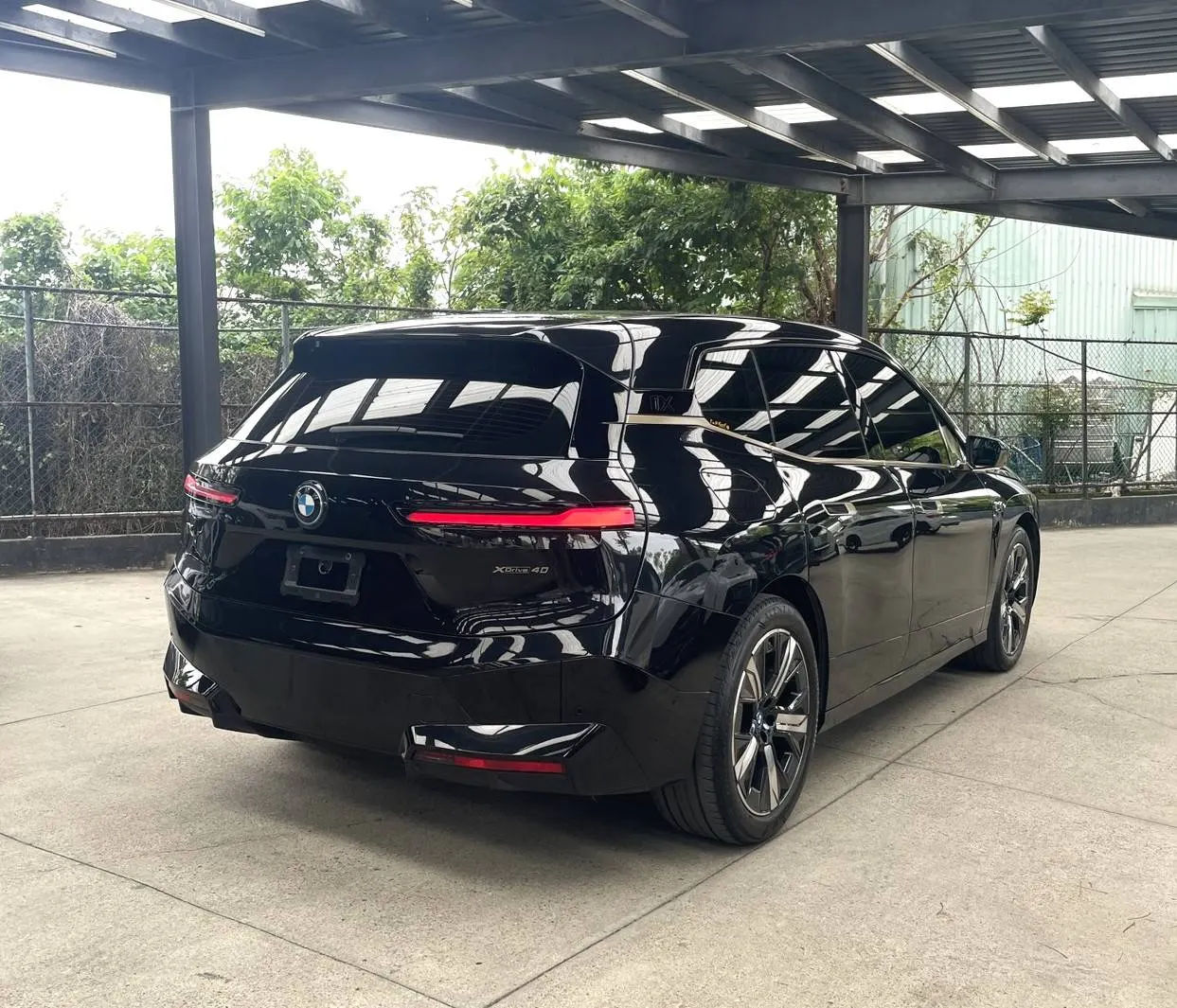BMW IX xDrive 40 照片 1