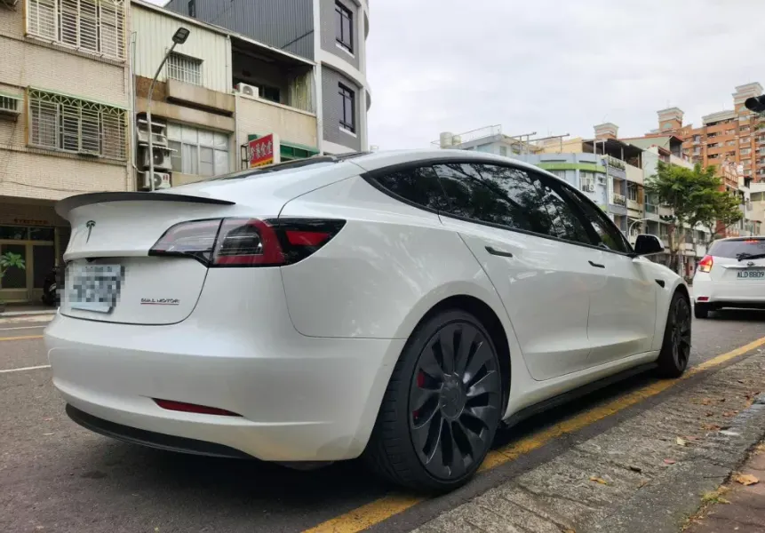 Tesla Model 3 Performance