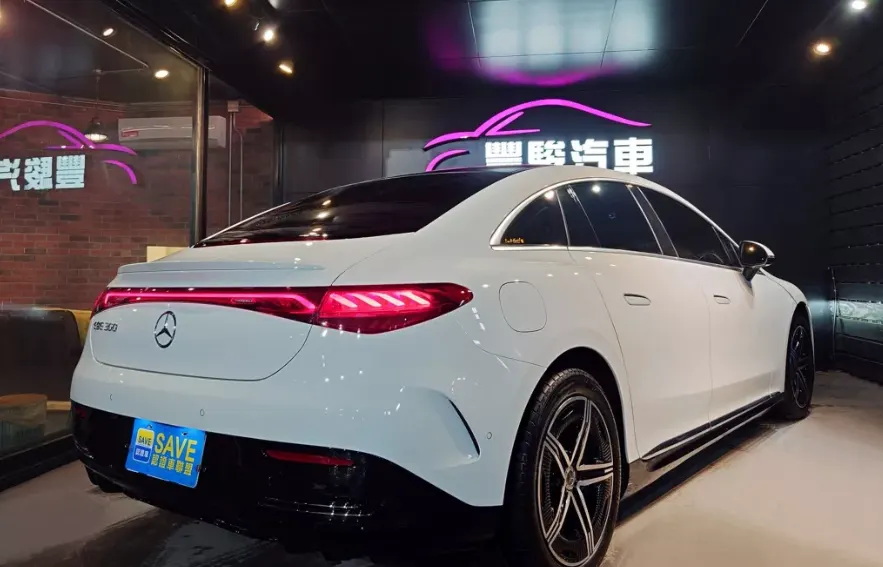 M-Benz EQE 300
