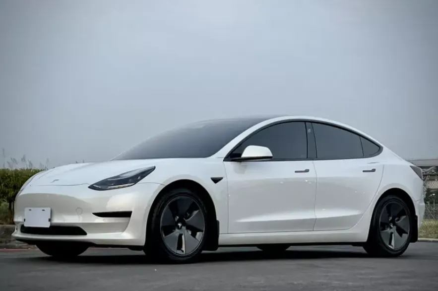 Tesla Model 3 RWD