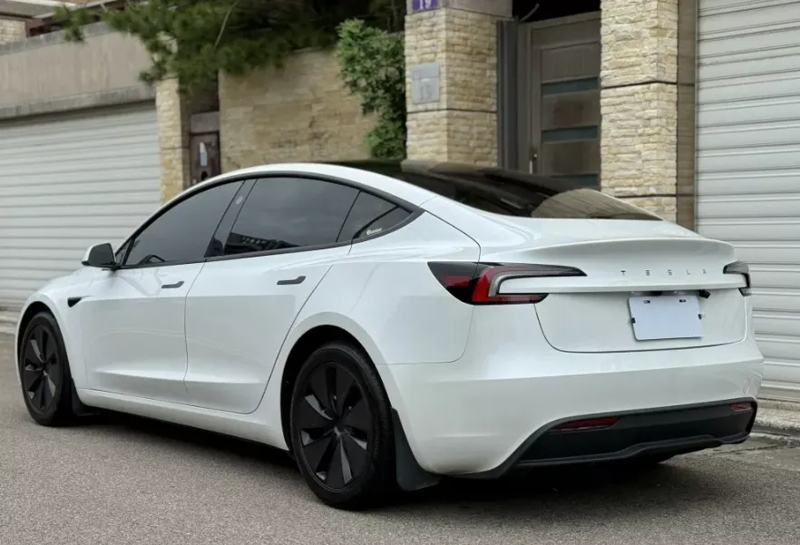 Tesla Model 3 RWD
