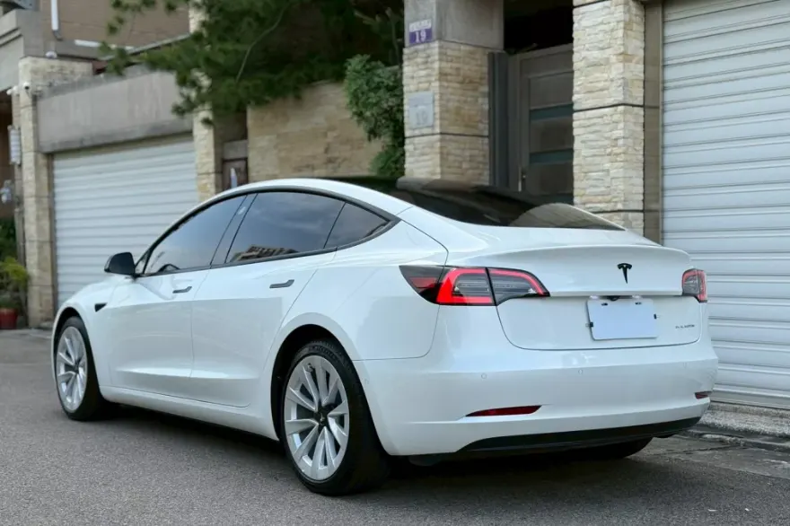 Tesla Model 3 Long Range 照片 1