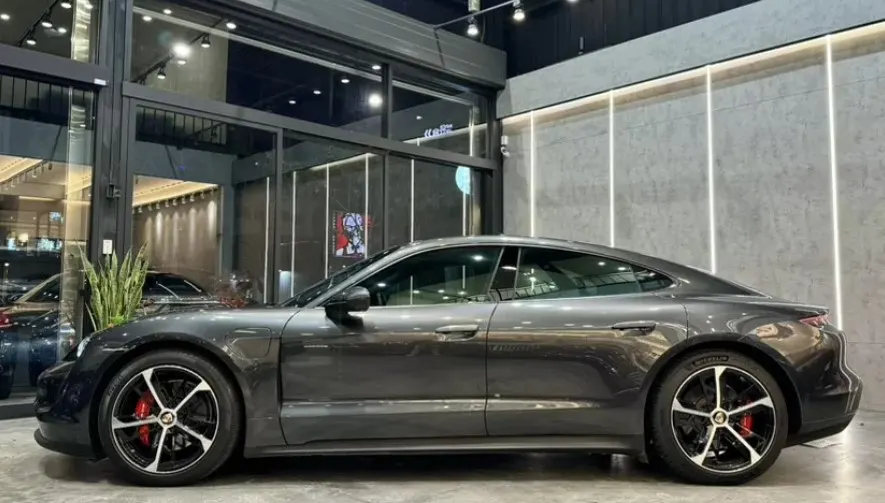 Porsche Taycan RWD 照片 1