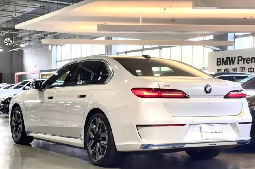 BMW i7 Xdrive60 照片 1