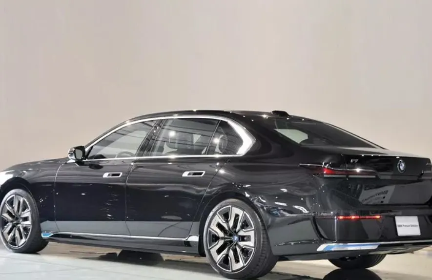 BMW i7 xDrive60 Luxury 照片 1