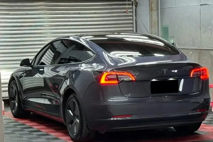 Tesla Model 3 RWD