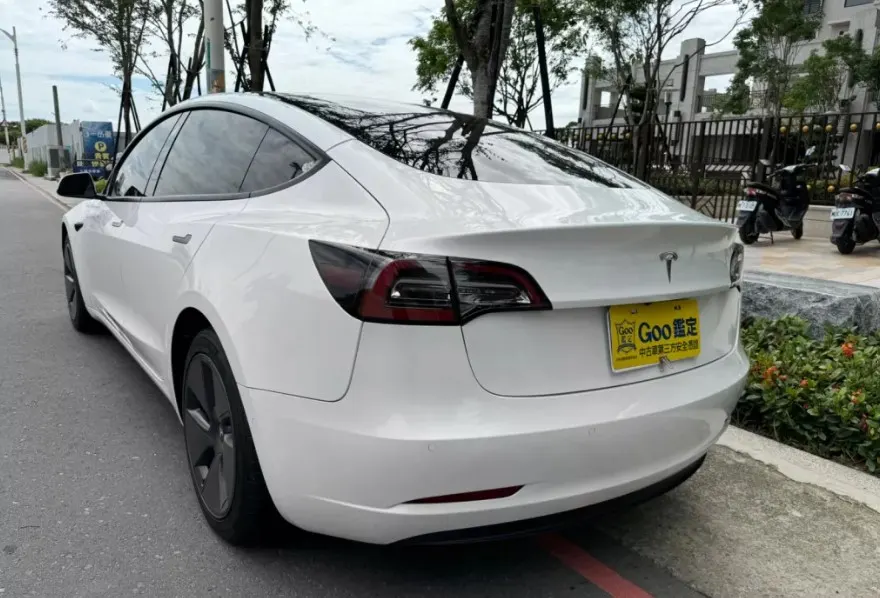 Tesla Model 3 RWD