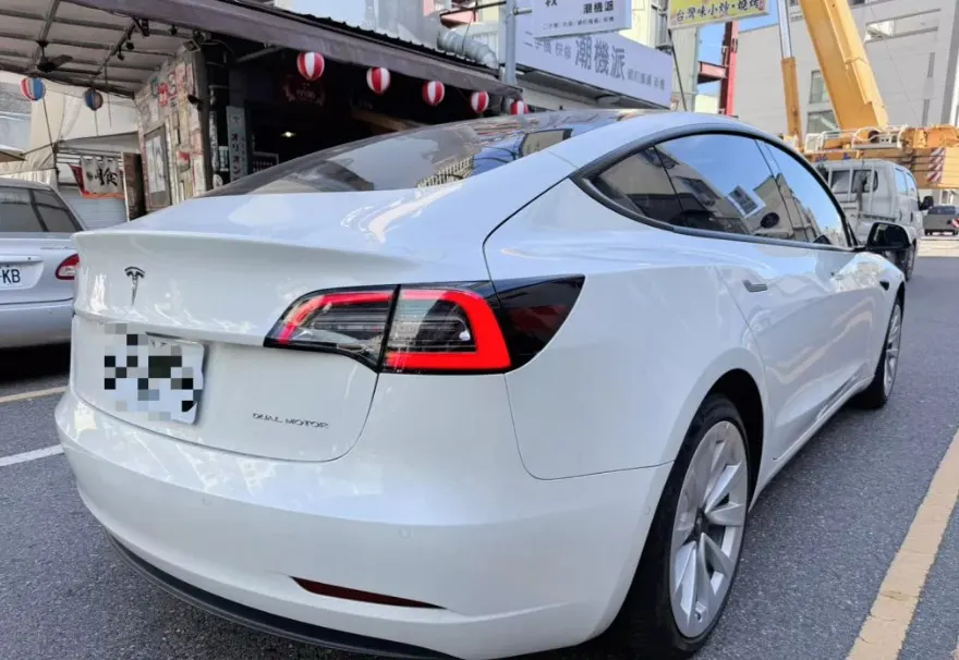 Tesla Model 3 Long Range 照片 1
