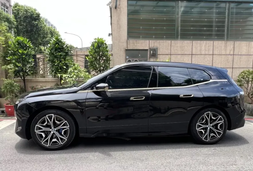 BMW iX xDrive50 照片 1