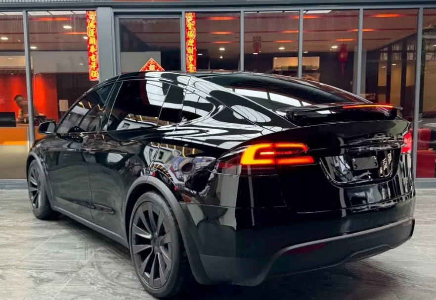 Tesla Model X Plaid