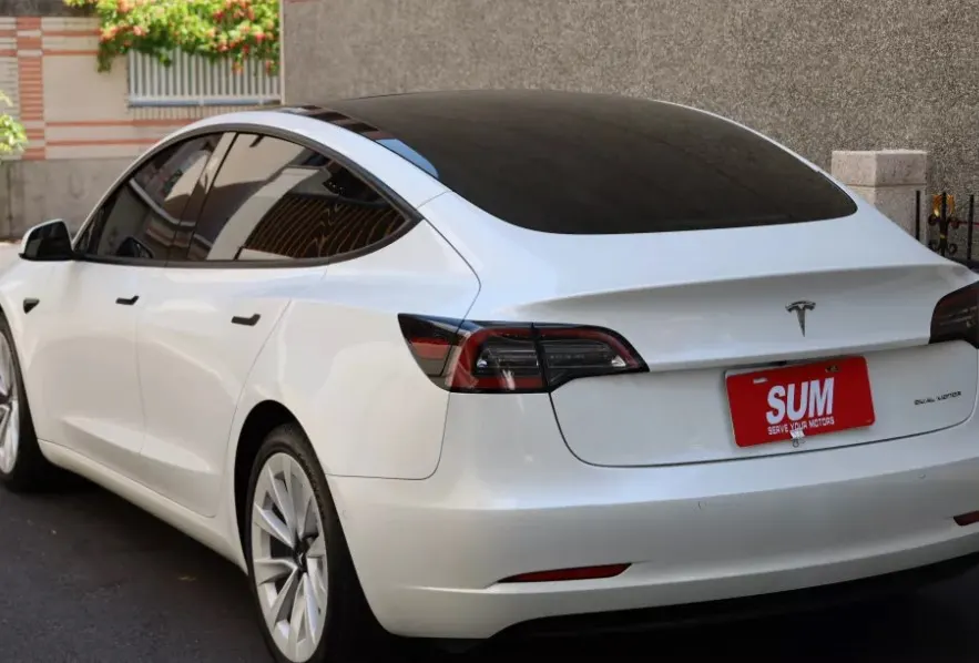 Tesla Model 3 Long Range 照片 1