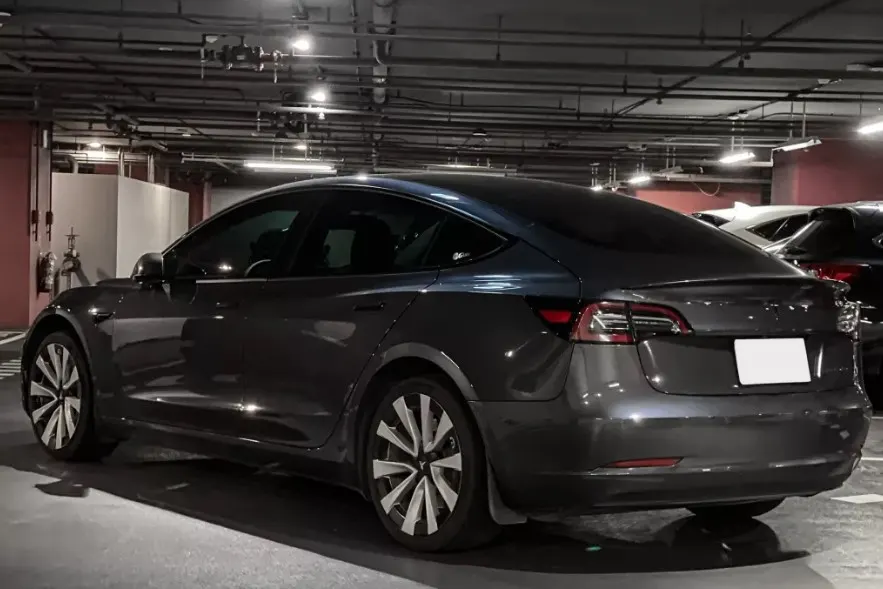 Tesla Model 3 Long Range 照片 1