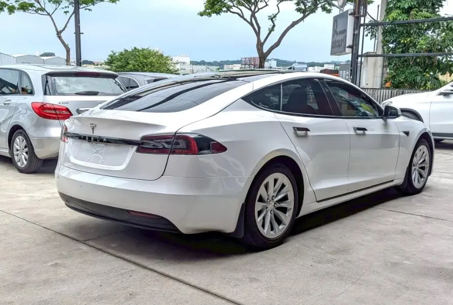 Tesla Model S Long Range 照片 1