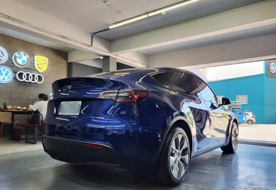 Tesla Model Y Long Range 照片 1