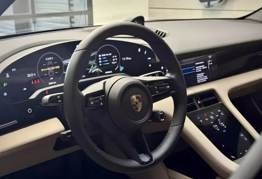 Porsche Taycan 4S 照片 1