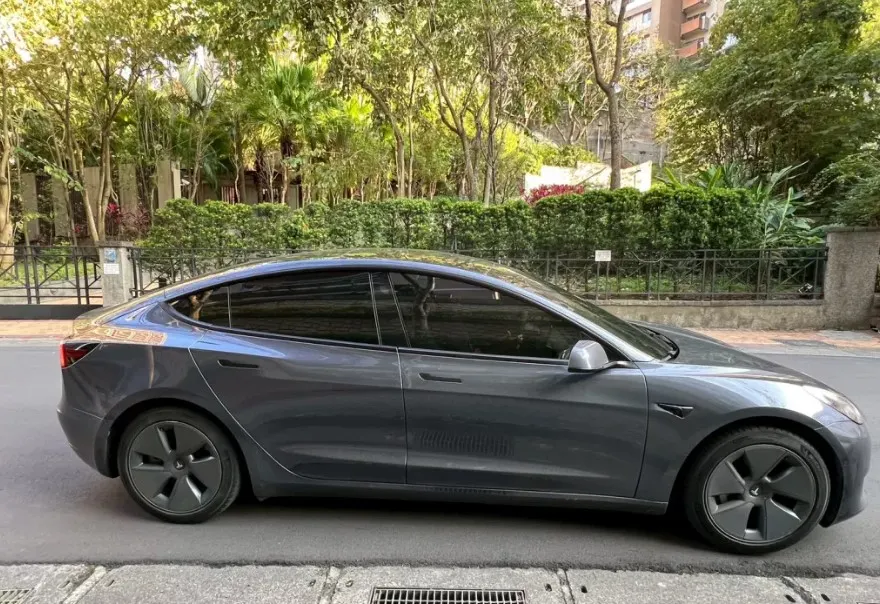 Tesla Model 3 RWD 照片 1