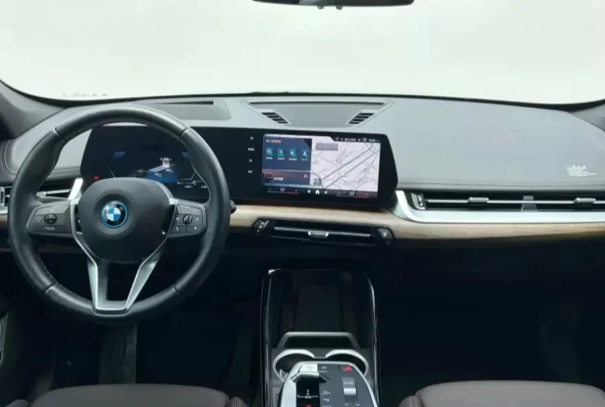 BMW iX1 xDrive30 xLine 照片 1