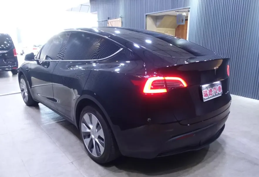 Tesla Model Y Long Range 照片 1