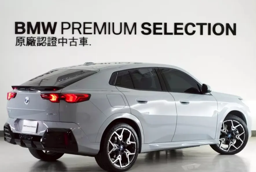 BMW iX2 xDrive30 M Sport 照片 1