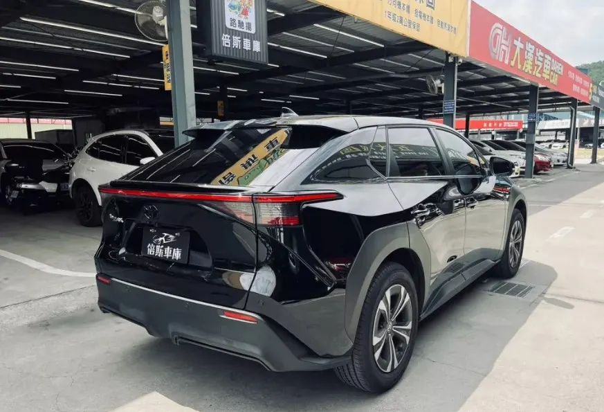 Toyota BZ4X 照片 1