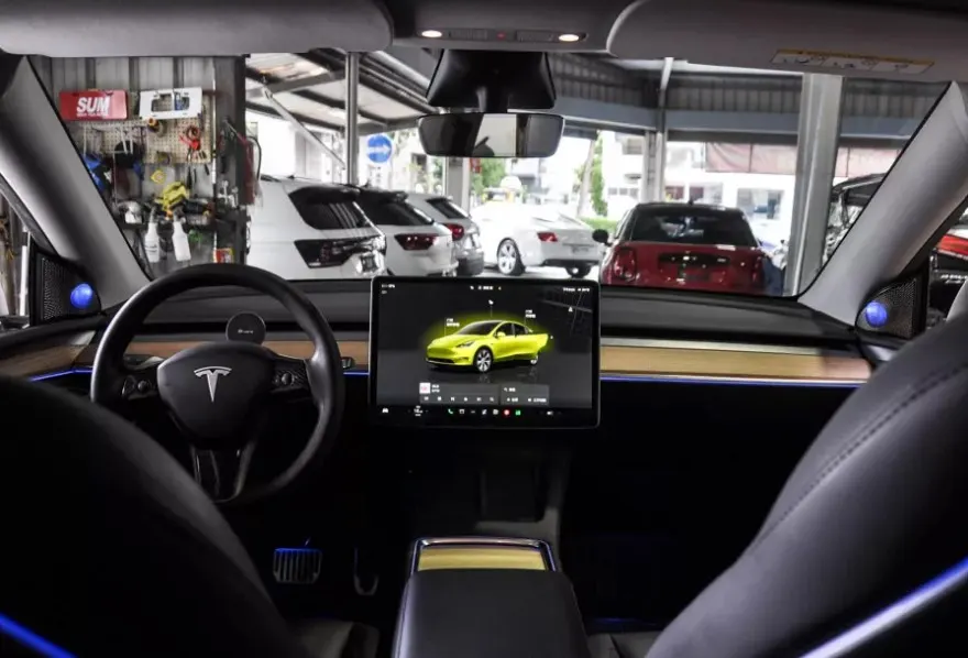 Tesla Model Y Long Range 照片 1