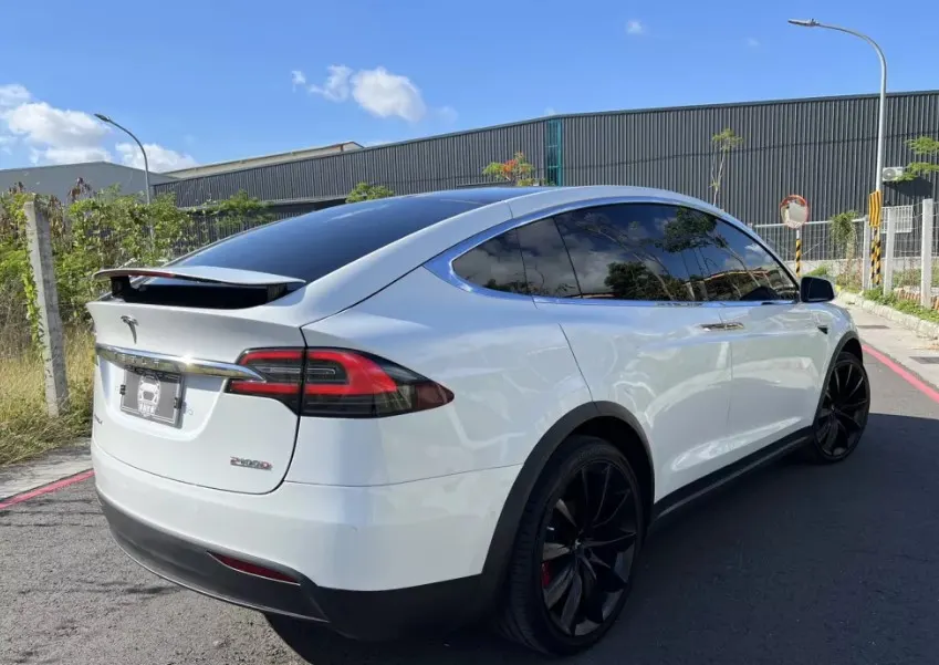 Tesla Model X 75D