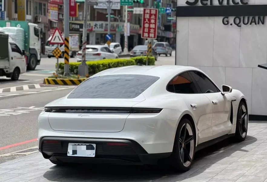 Porsche Taycan RWD 照片 1