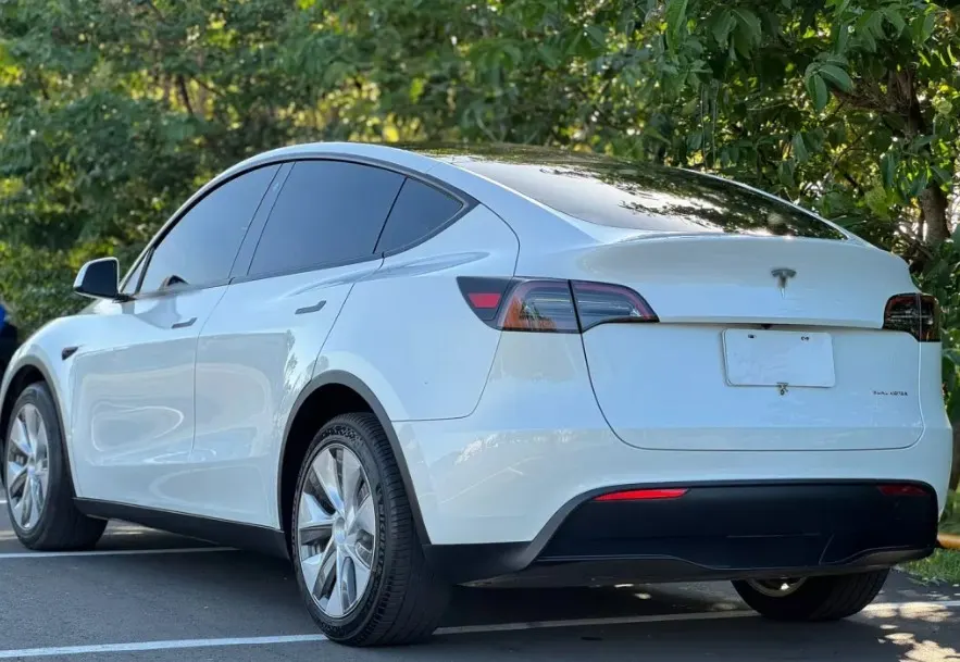Tesla Model Y Long Range 照片 1